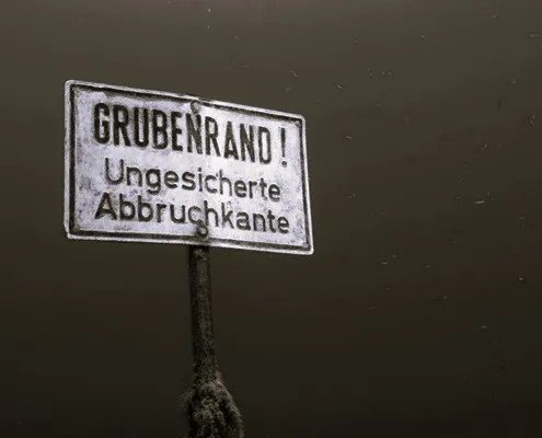 Kreidesee_Grubenrand_webP Altes Schild im Kreidesee Hemmoor