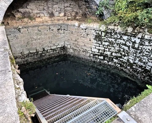 Einstieg zur Höhle Source de Landenouse im Lot