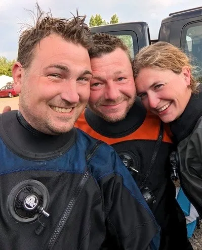 Tauchteam und Schüler von CF Diving Bremen nach dem Tauchgang
