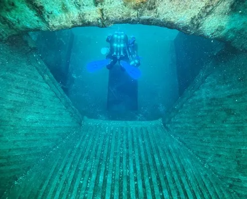 Taucher im Kreidesee Hemmoor am Rüttler während eines SDI Deep Diver Kurses
