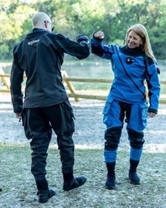Tauchkurs Bremen – Open Water Diver Ausbildung bei CF Diving Open Water Diver Bremen – Taucher während Ausbildung im Freiwasser